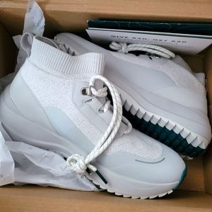 Brand New in Box Vessi Women's Stormburst Sneakers in Frost White Size 8